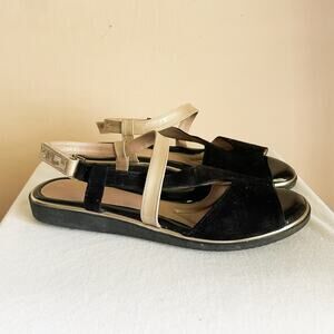 Beautiful Black Beige Womens Lago Sandal. Size 40/9.5. Great condition.